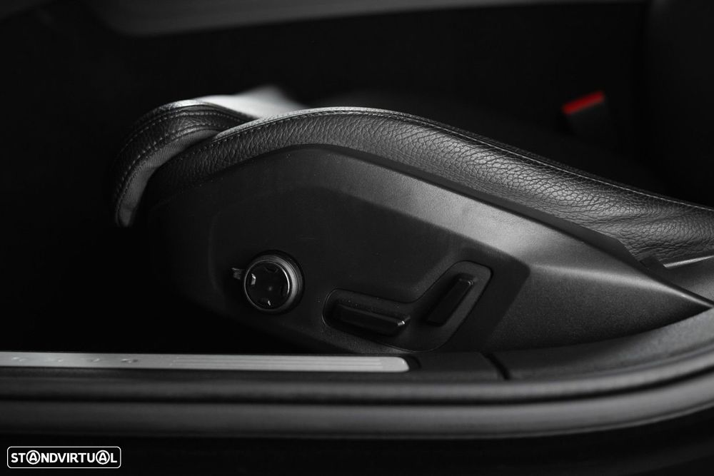 Volvo V60 2.0 B4 Momentum Geartronic - 38