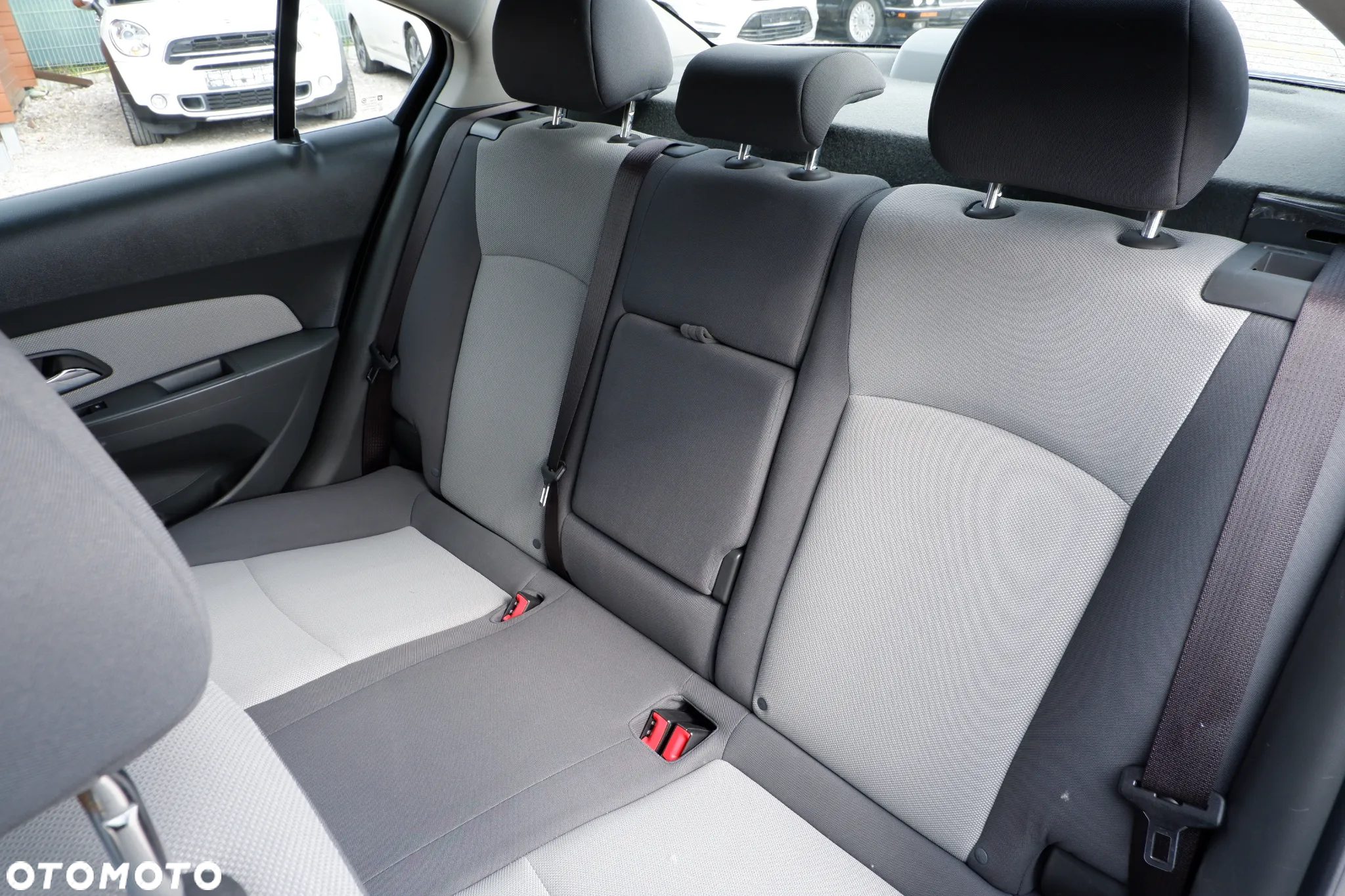 Chevrolet Cruze 1.6 LS - 31