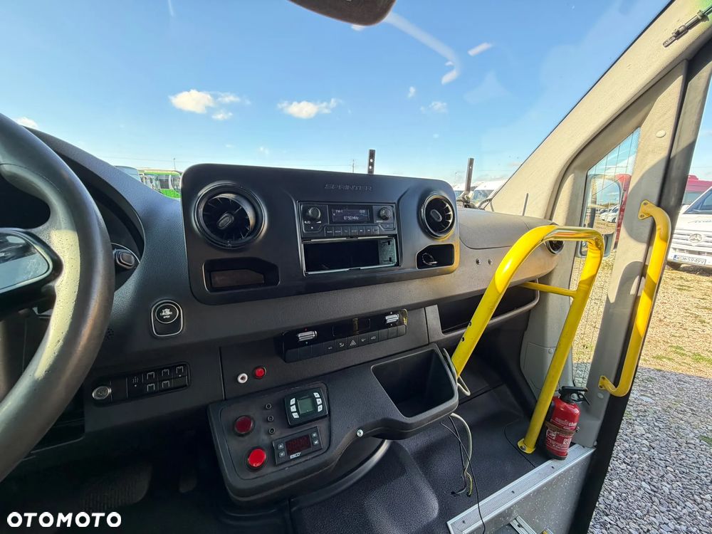 Mercedes-Benz Sprinter 517 - 21