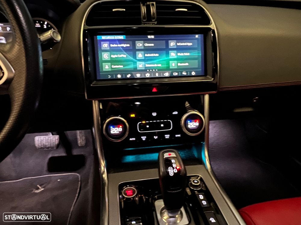 Jaguar XE 2.0 D R-Dynamic S - 16