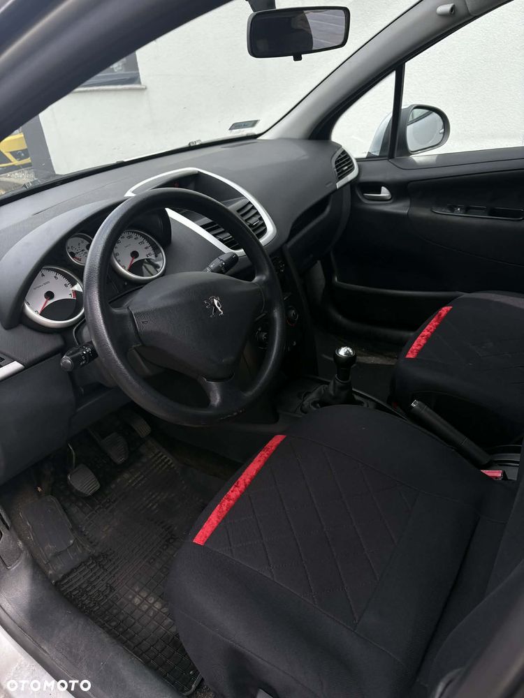 Peugeot 207 1.4 - 8