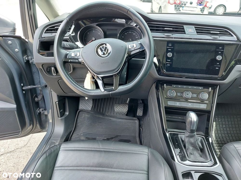 Volkswagen Touran - 18