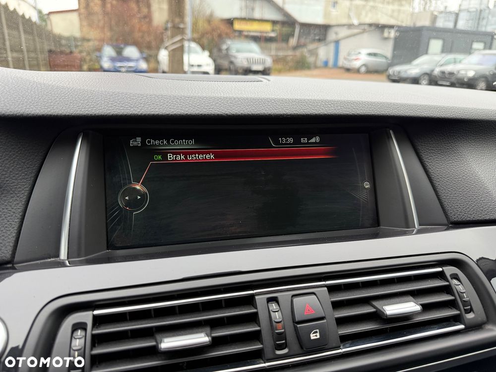 BMW Seria 5 525d - 36