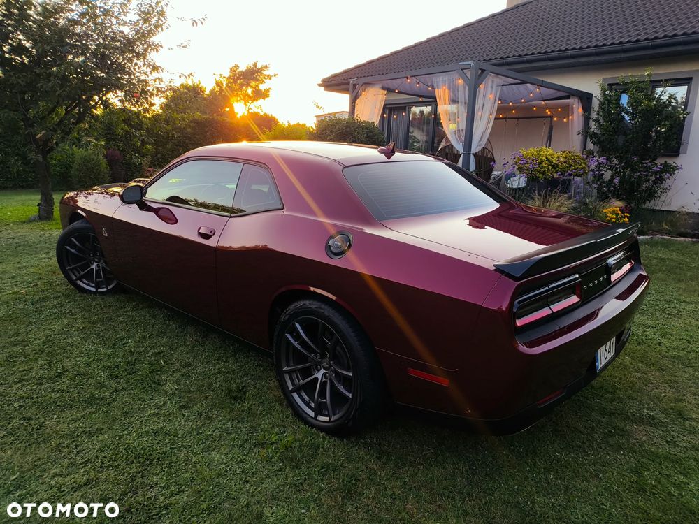 Dodge Challenger - 25
