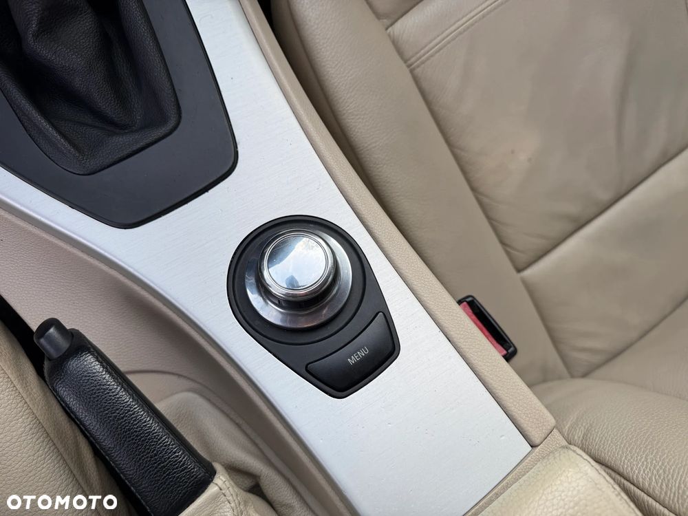 BMW Seria 3 320d xDrive - 23