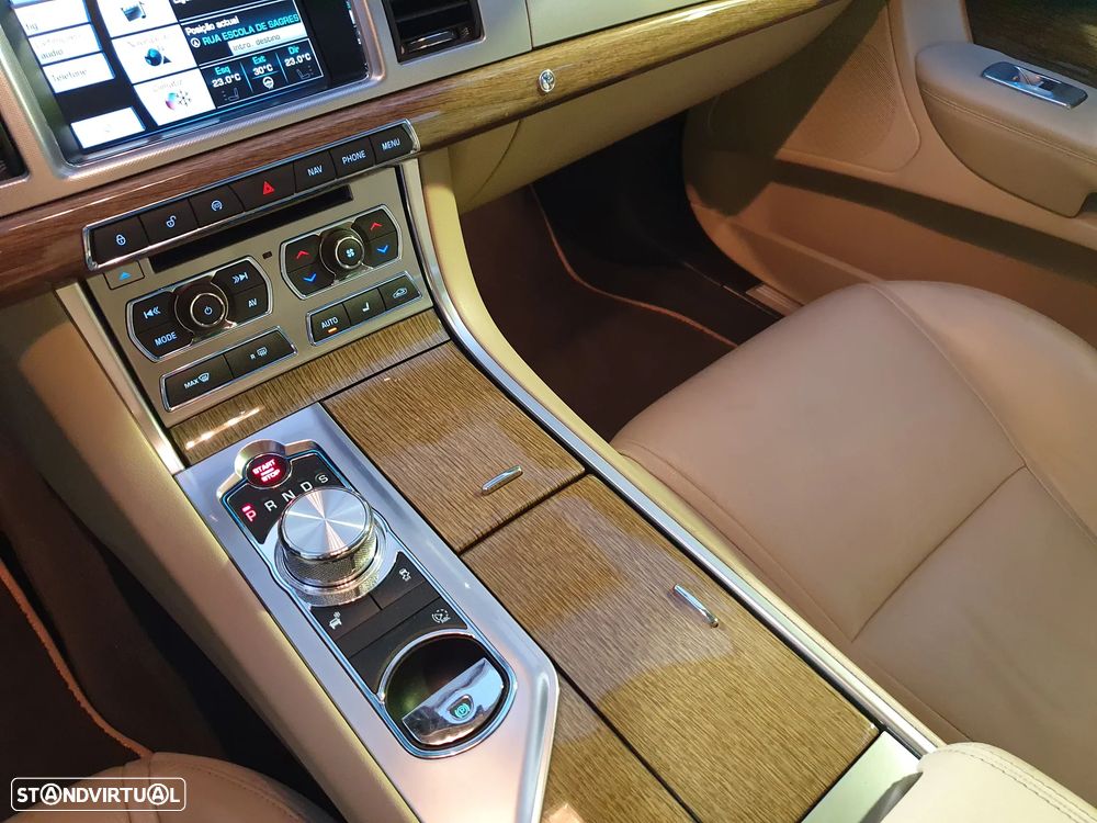 Jaguar XF Sportbrake 2.2 D Premium Luxury - 11