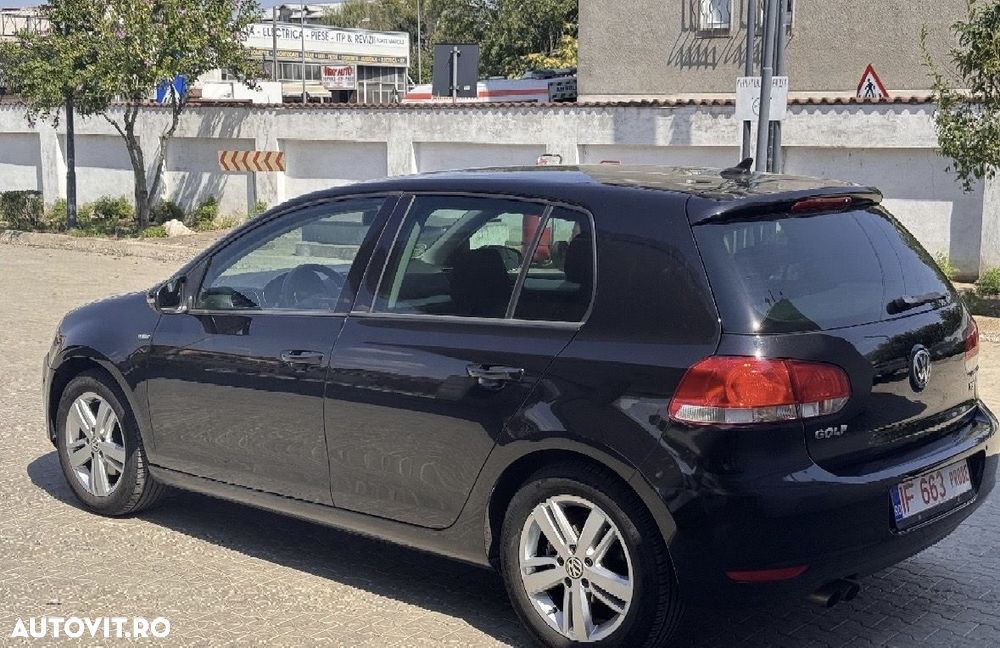 Volkswagen Golf - 6