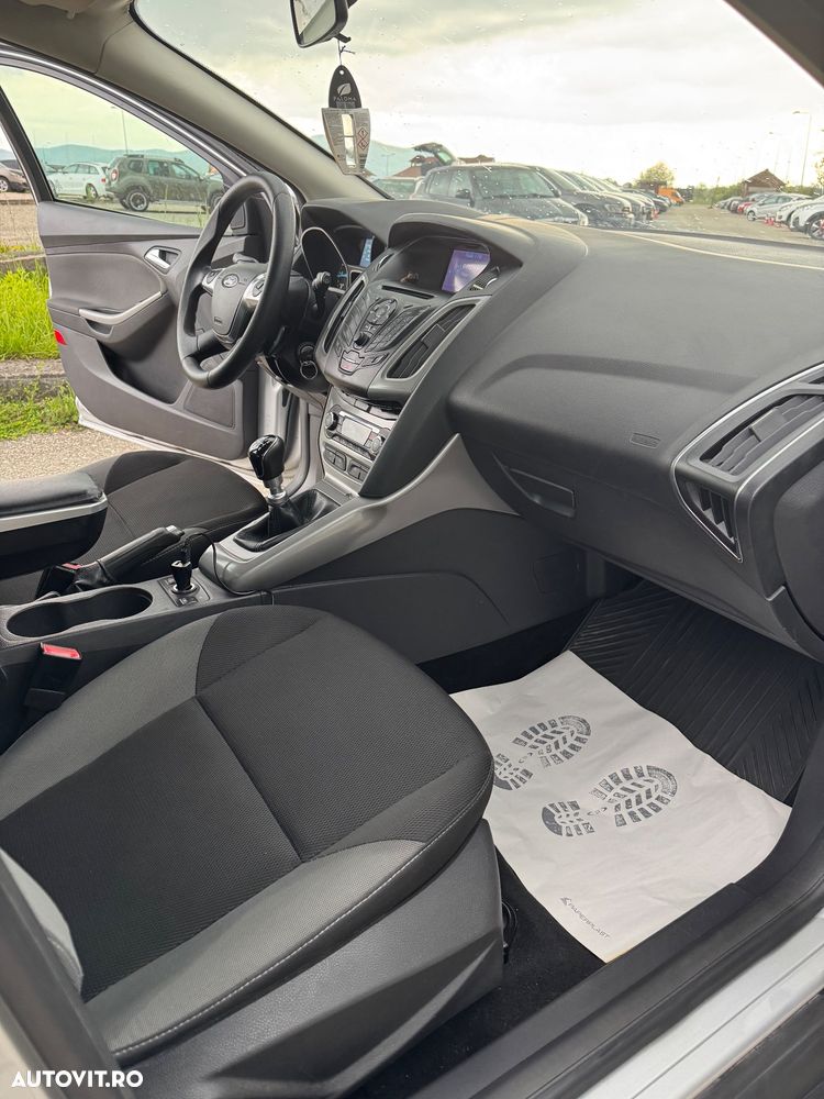 Ford Focus 1.6 TDCi DPF SYNC Edition - 6