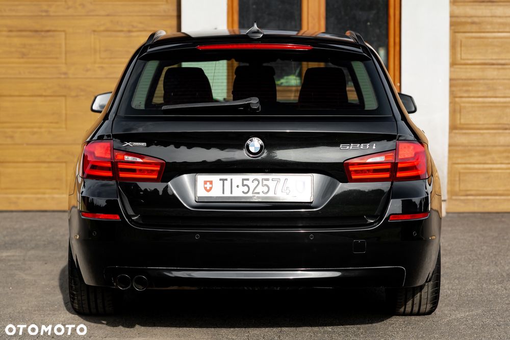 BMW Seria 5 528i xDrive Sport-Aut - 7