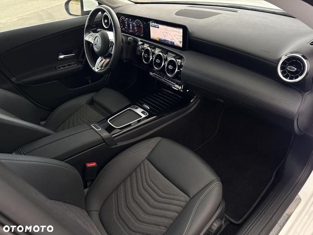 Mercedes-Benz CLA - 21