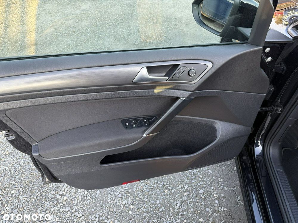 Volkswagen Golf - 17