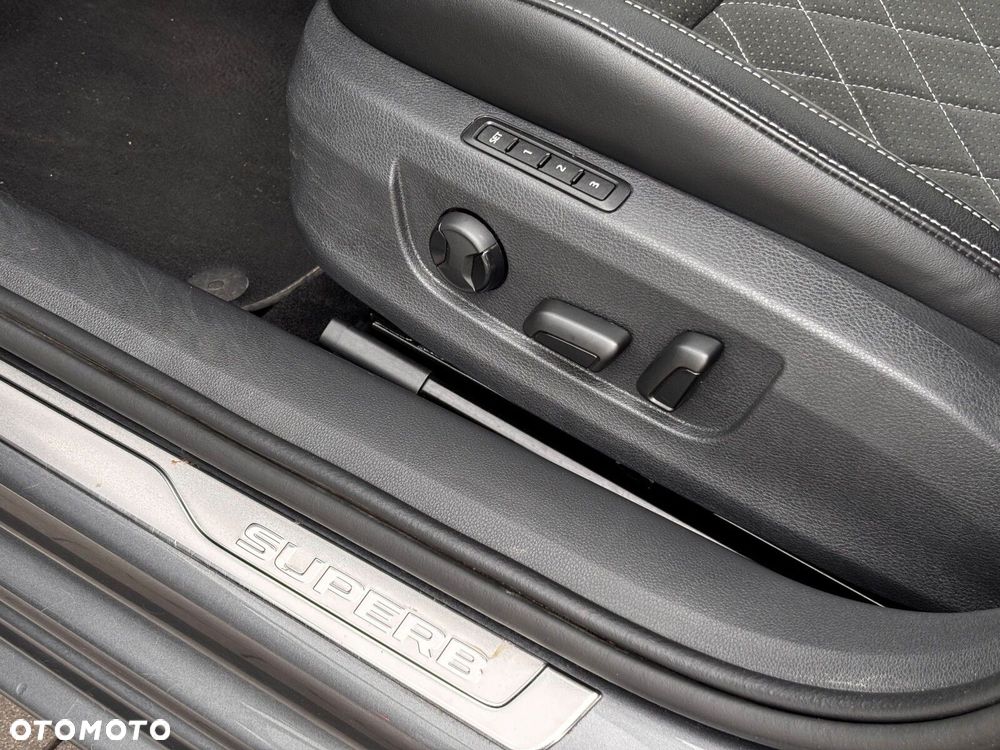 Skoda Superb 2.0 TDI SCR 4x4 Sportline DSG - 16