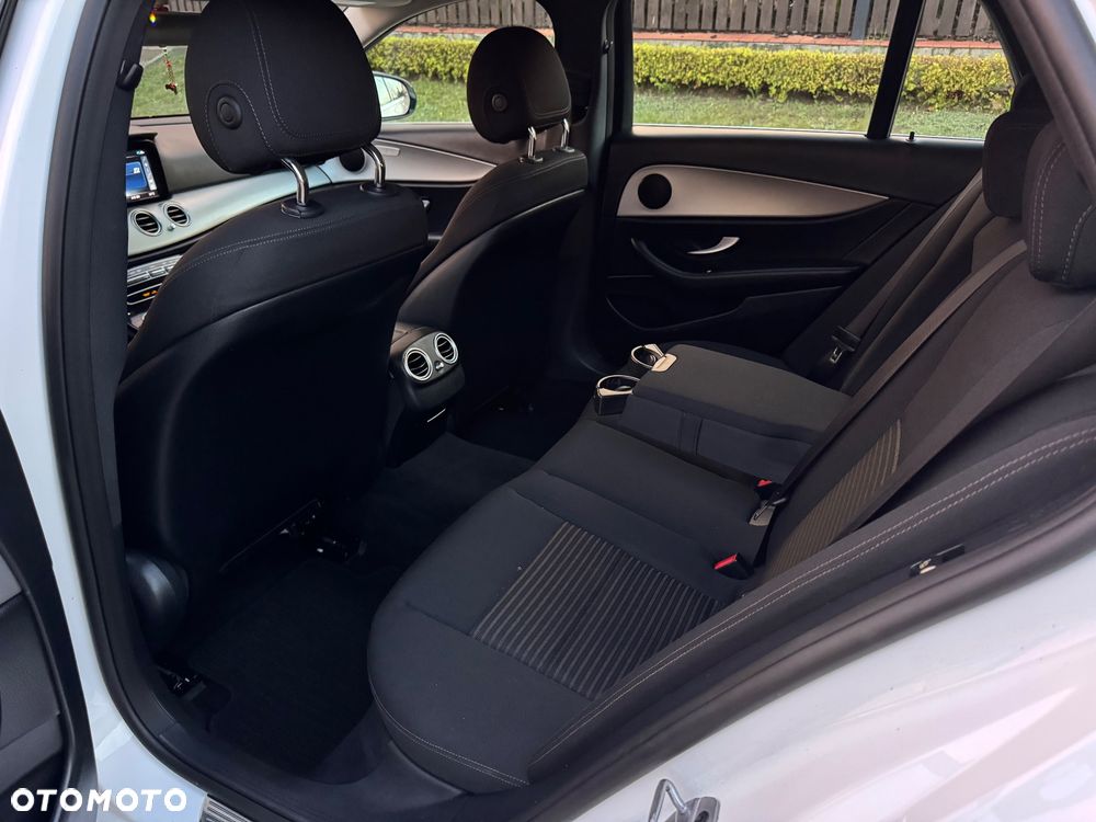 Mercedes-Benz Klasa E 220 d 4Matic 9G-TRONIC Sportstyle Edition - 6