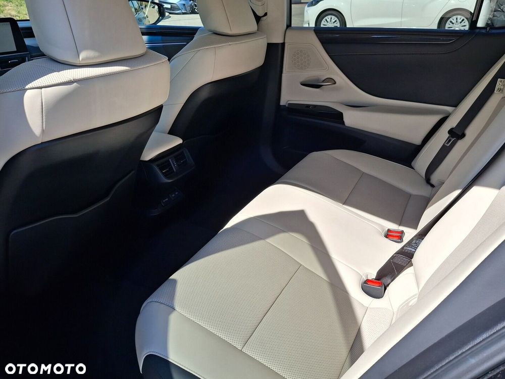 Lexus ES - 16