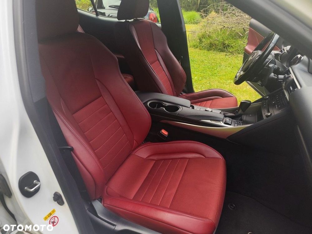 Lexus IS 200t F Sport - 34
