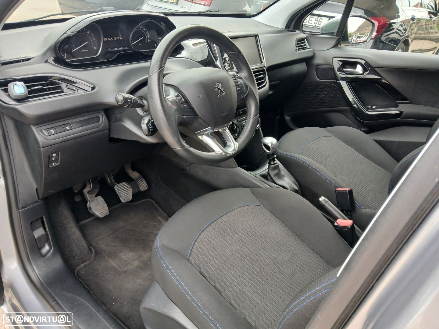 Peugeot 208 1.5 BlueHDi Signature - 18