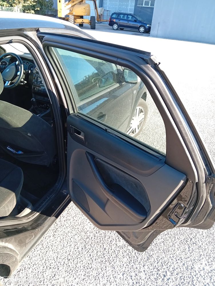 Ford Focus SW 1.6 TDCi Ghia - 10
