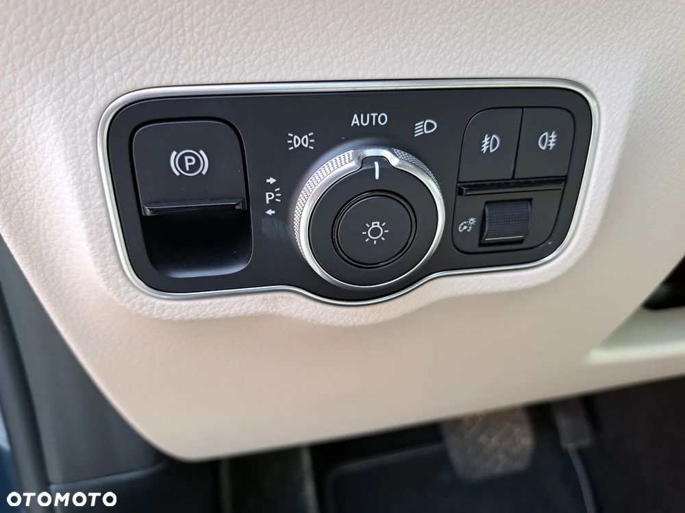 Mercedes-Benz GLB - 28