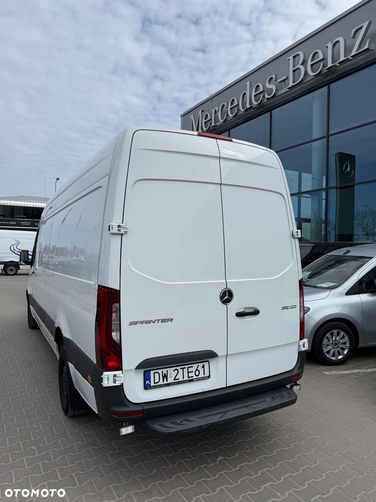 Mercedes-Benz Sprinter - 4