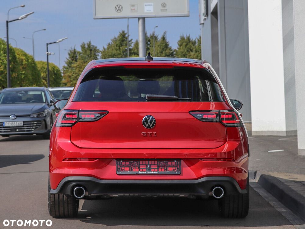 Volkswagen Golf - 11
