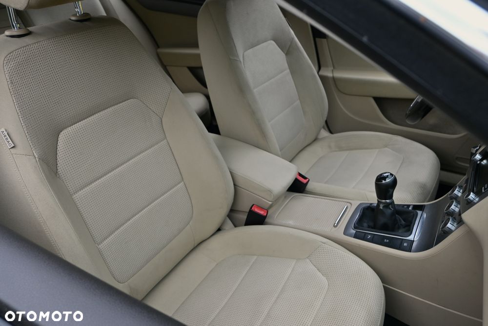 Volkswagen Passat 2.0 TDI Highline - 33