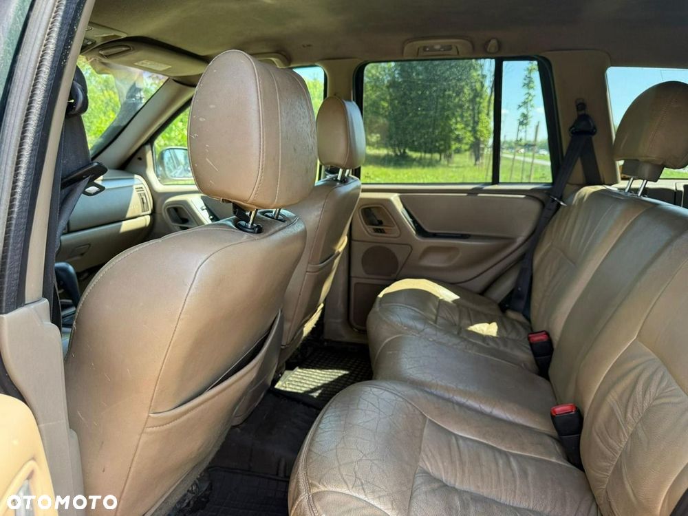 Jeep Grand Cherokee - 12