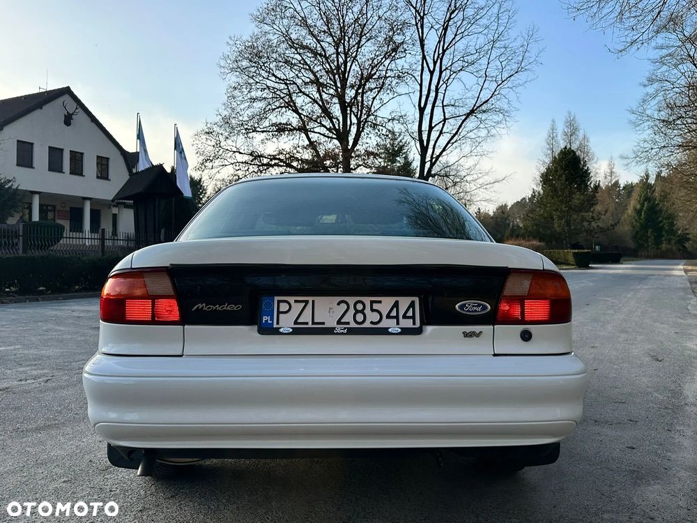 Ford Mondeo 1.6 CLX - 16