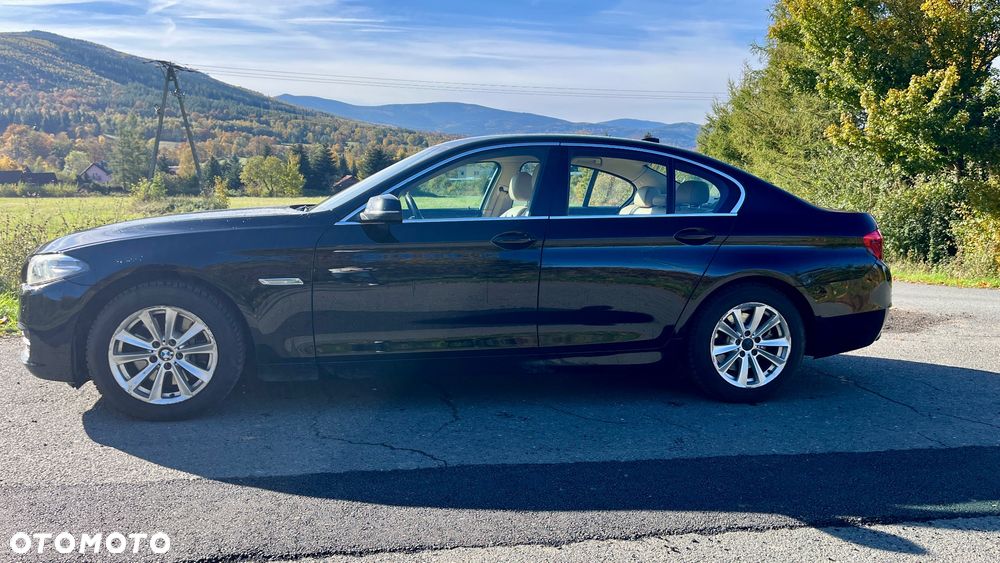 BMW Seria 5 528i xDrive - 4