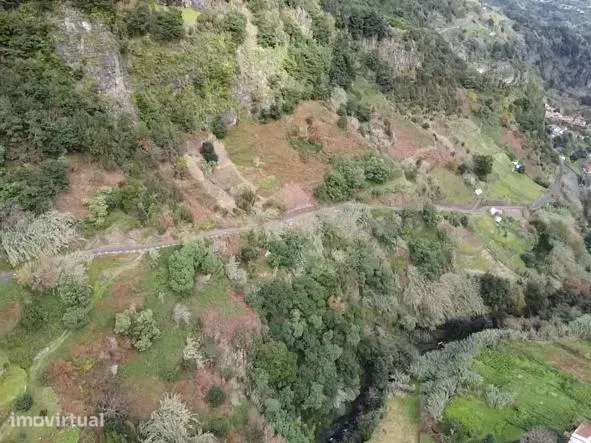 Terreno rústico com 9260 m2 - Grande imagem: 2/5