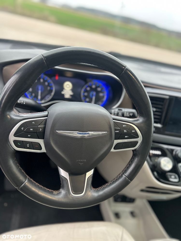 Chrysler Pacifica - 20