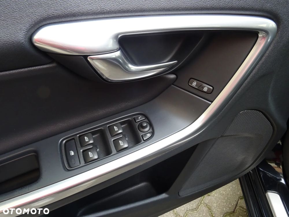 Volvo V60 D2 R-Design Momentum - 17