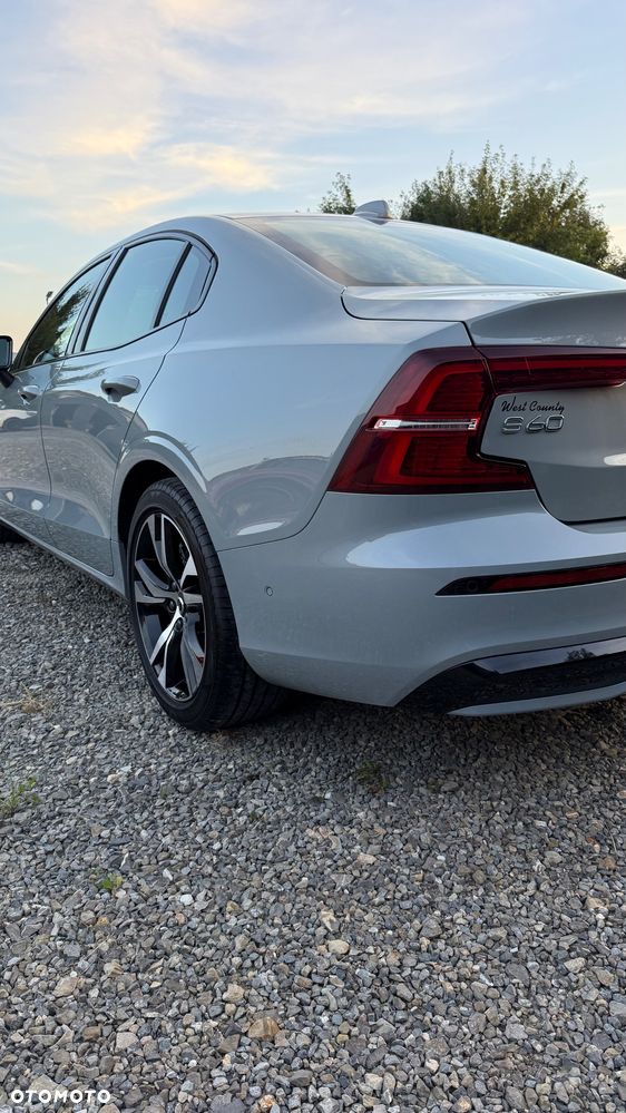 Volvo S60 B5 B AWD Plus Dark - 5