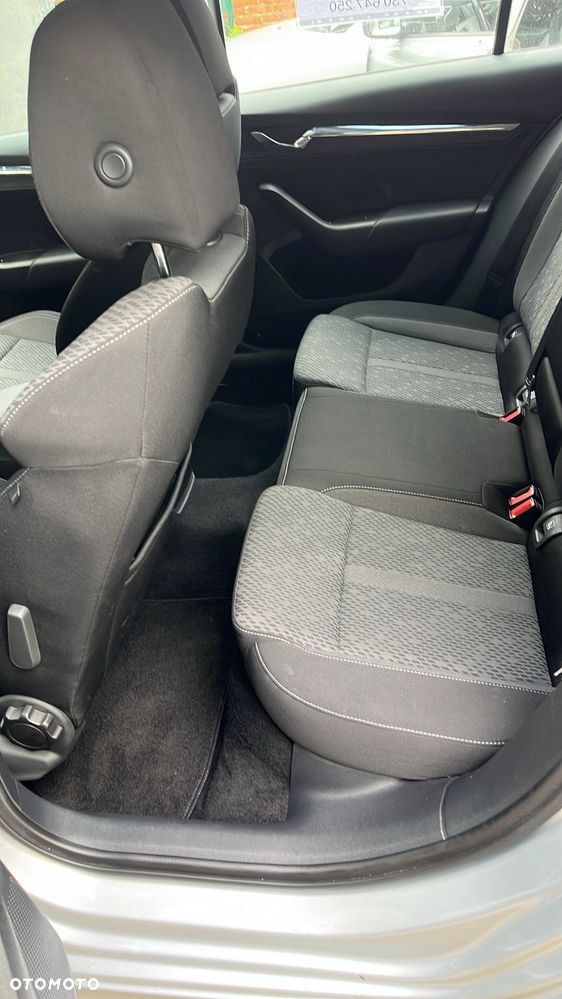 Skoda Octavia 2.0 TDI SCR Ambition DSG - 17