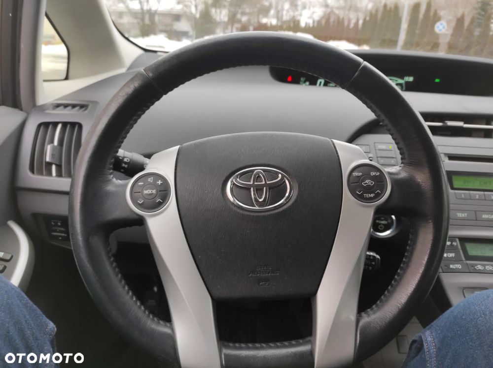 Toyota Prius (Hybrid) Life - 22