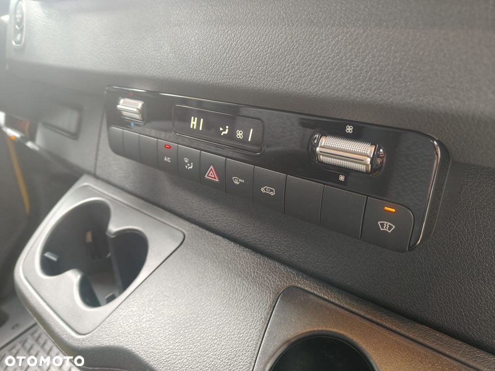 Mercedes-Benz Sprinter - 37