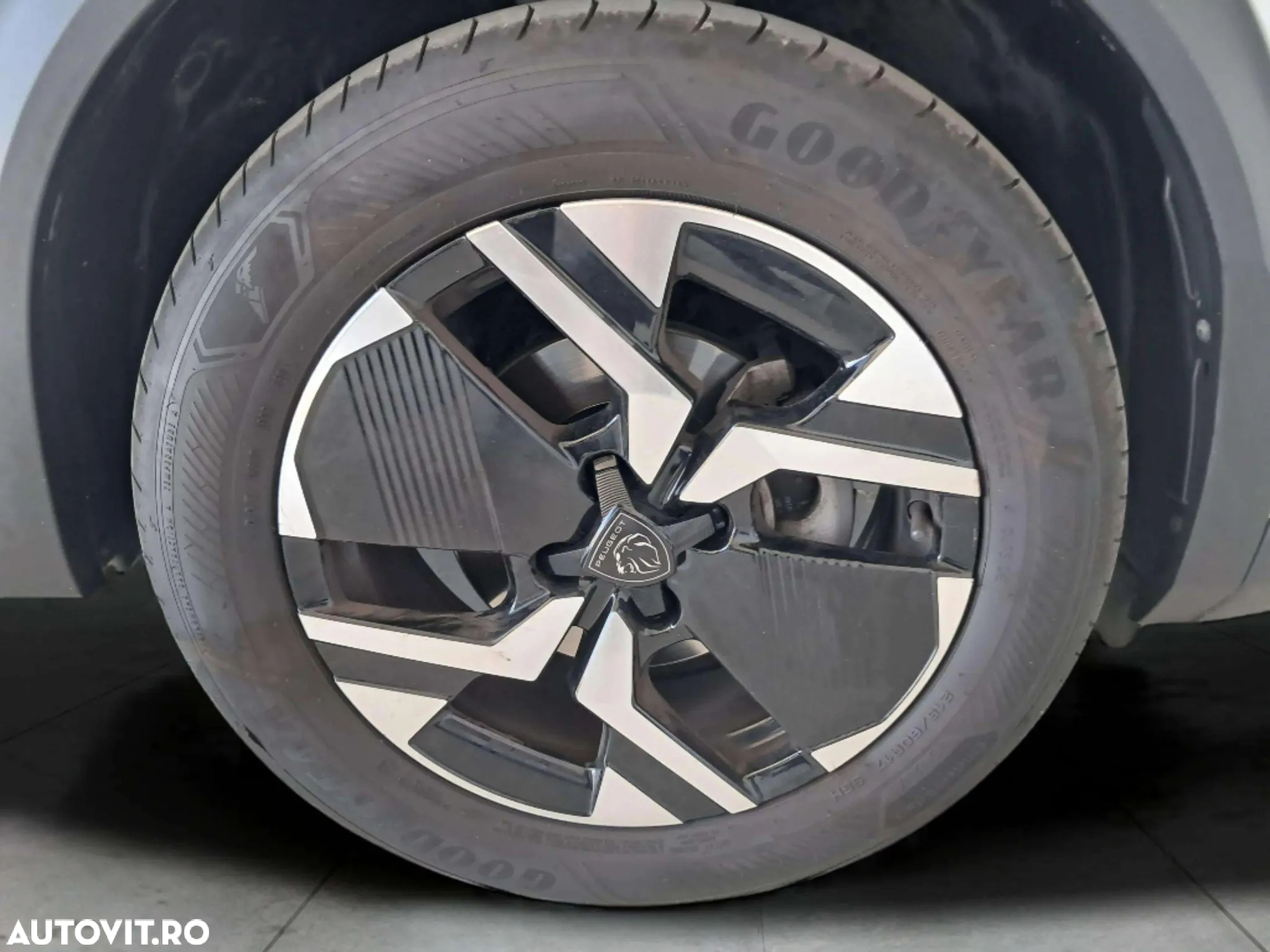 Peugeot 2008 1.2 L PureTech STT EAT8 Allure - 16