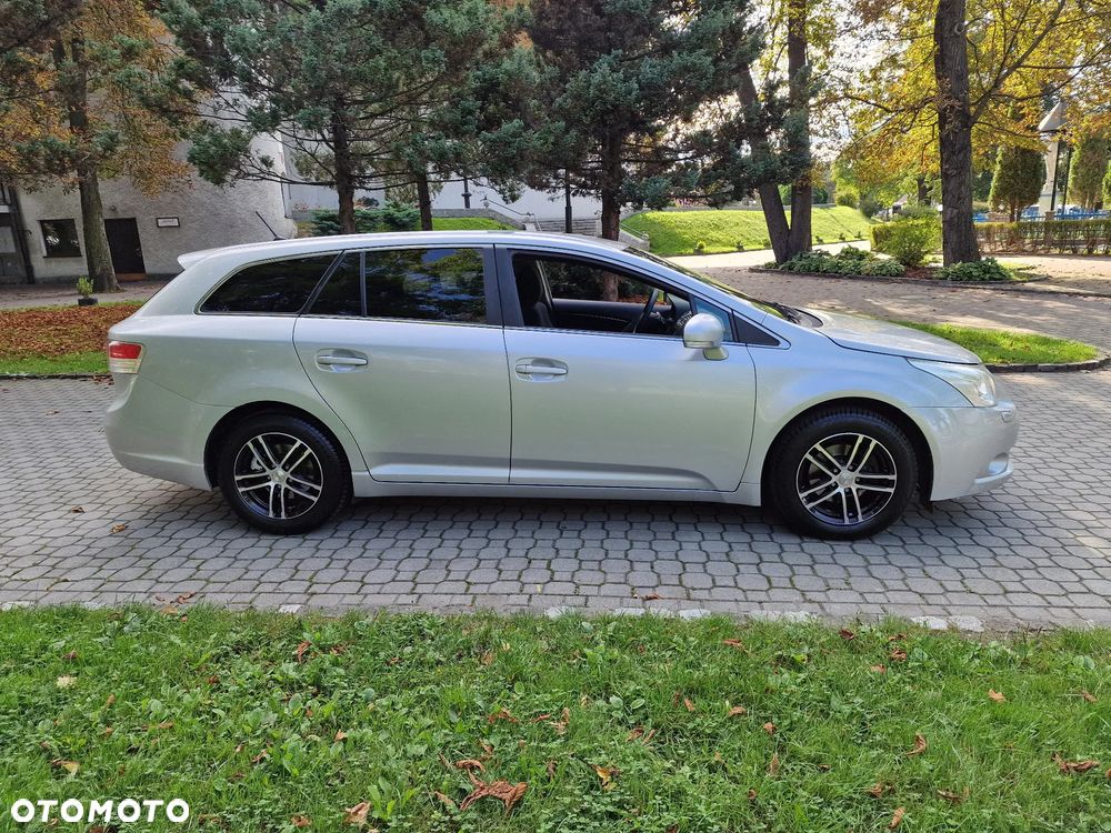 Toyota Avensis 1.8 Sol plus NAVI - 10