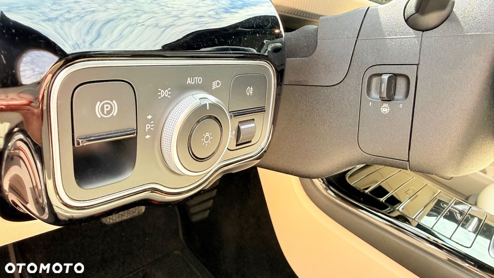 Mercedes-Benz Klasa A 220 4-Matic 7G-DCT - 23