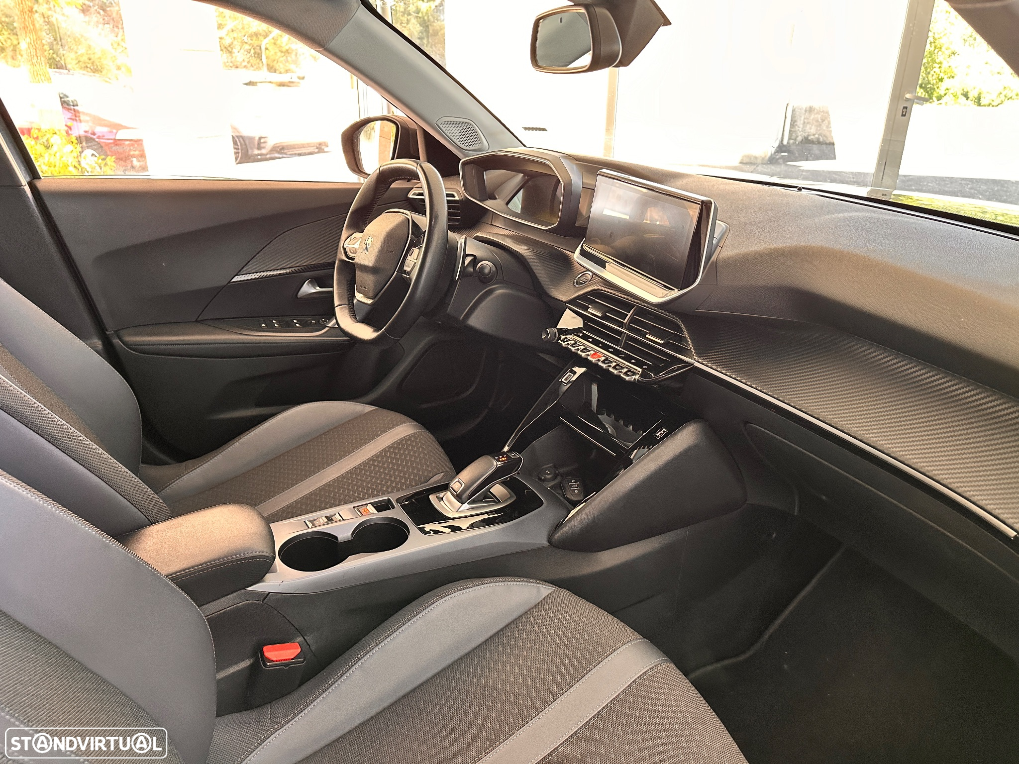 Peugeot 2008 PureTech 130 EAT8 Allure - 14