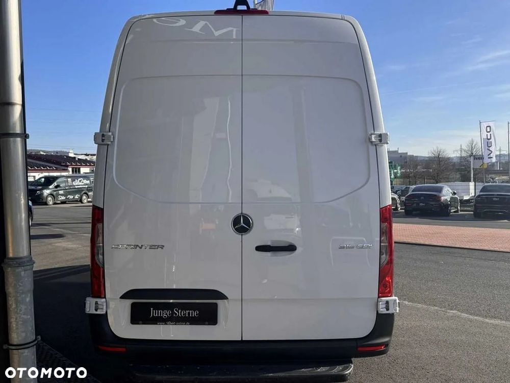 Mercedes-Benz Sprinter - 4