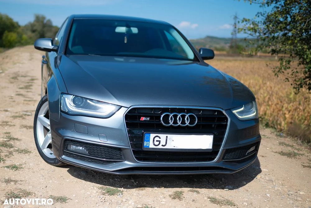 Audi A4 2.0 TDI DPF S line Sportpaket - 1