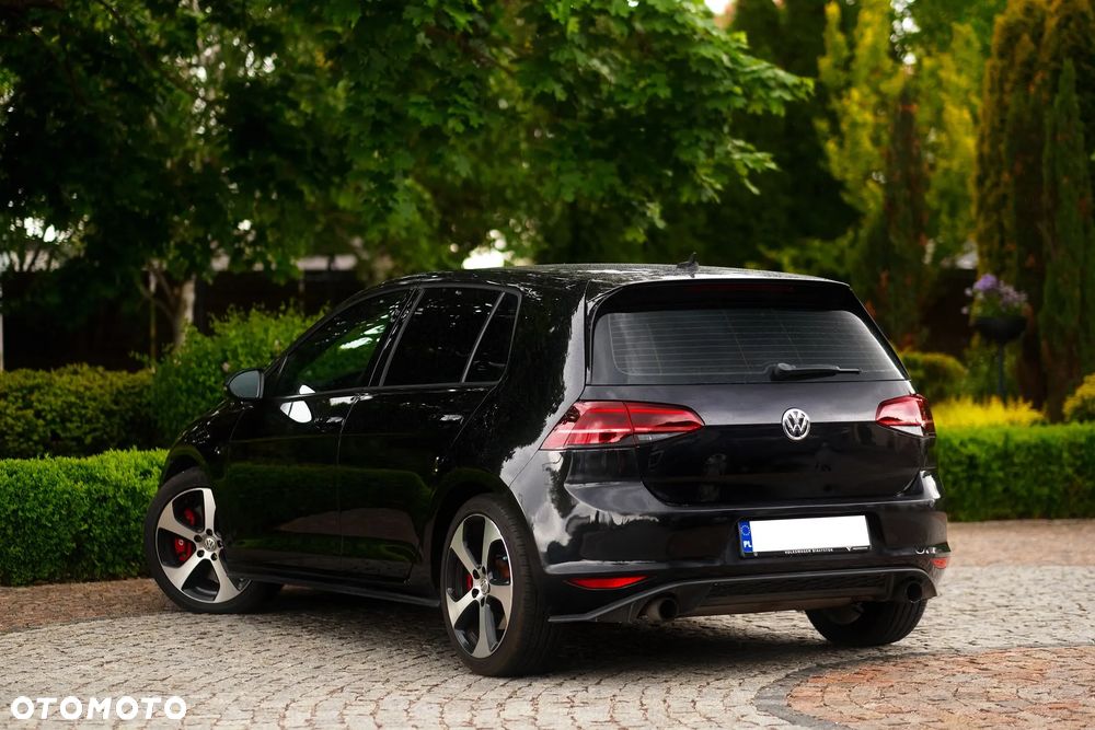 Volkswagen Golf - 10