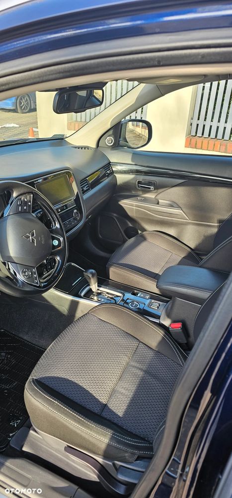 Mitsubishi Outlander 2.0 Instyle + 4WD CVT - 3