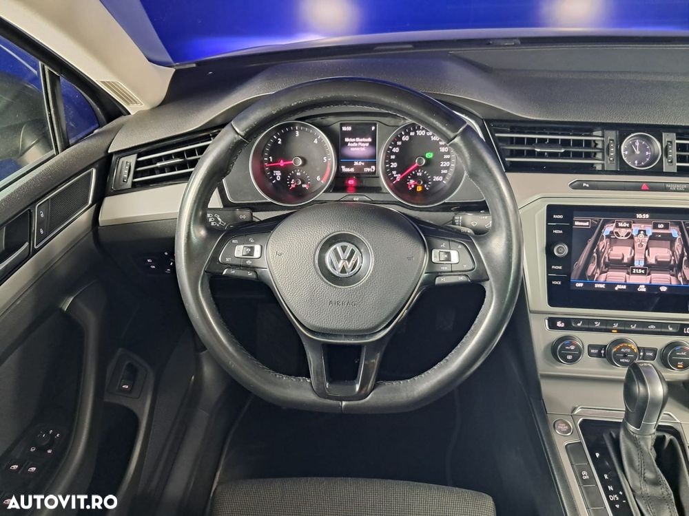 Volkswagen Passat - 13