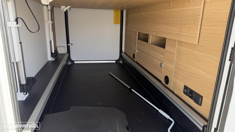 Adria Matrix 670 SC cama central e basculante - 3