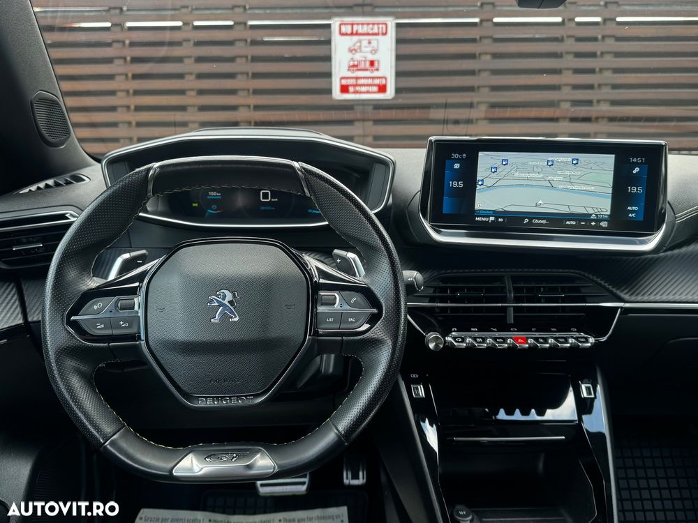 Peugeot 2008 PureTech 130 EAT8 GT - 17