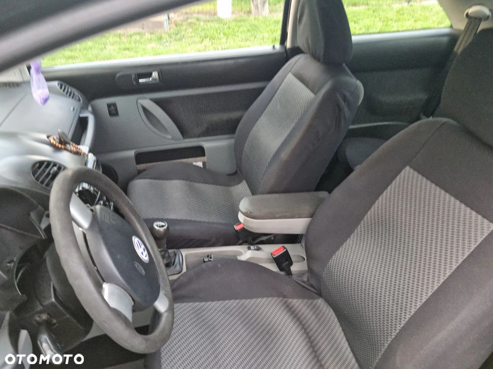 Volkswagen New Beetle - 11