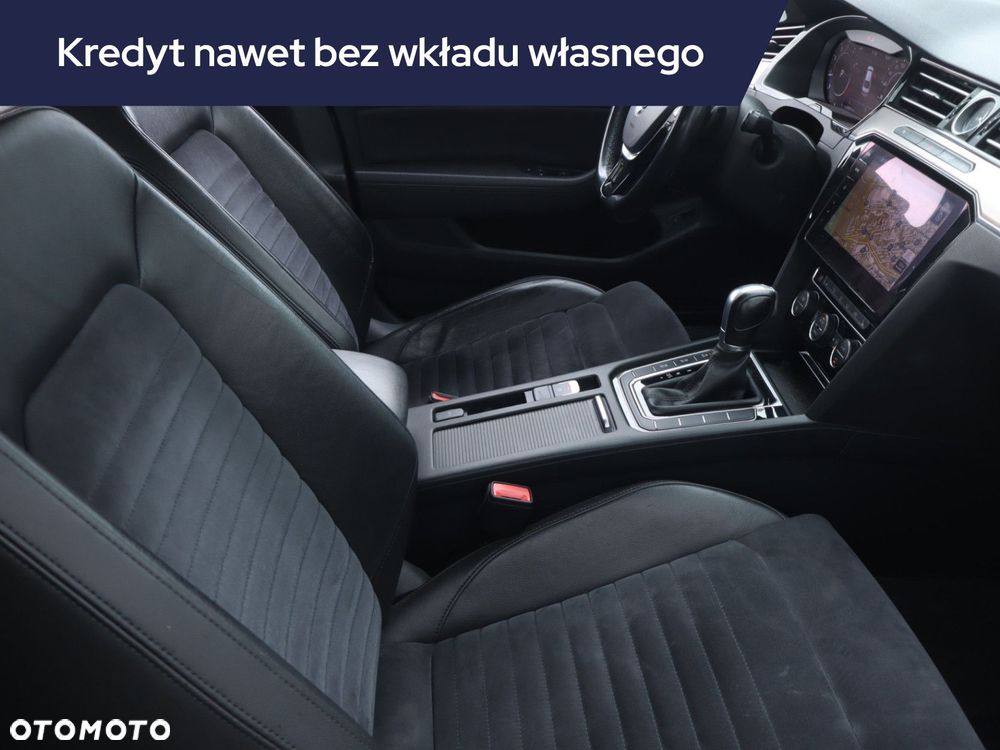 Volkswagen Passat - 11