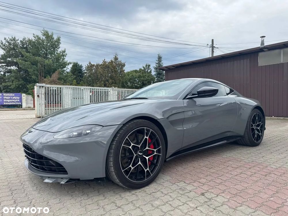 Aston Martin Vantage - 5