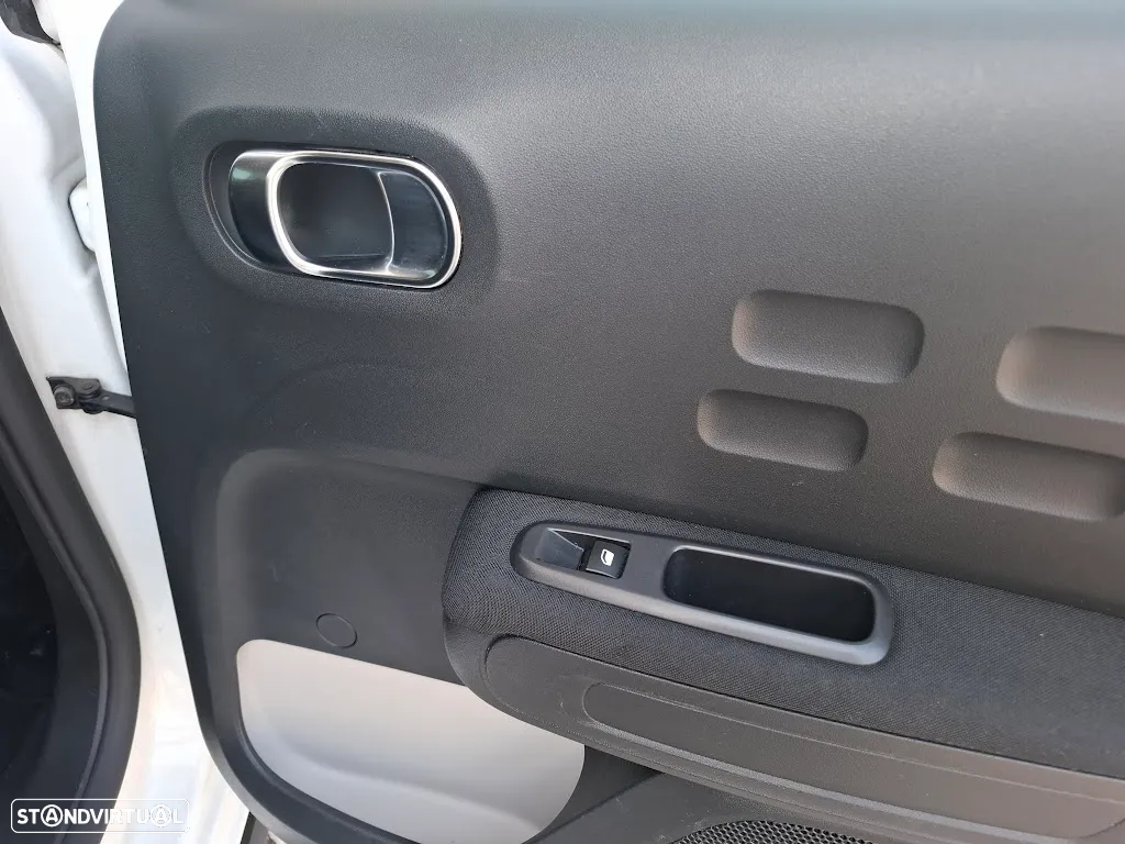 Citroën C3 1.2 PureTech Shine EAT6 - 37